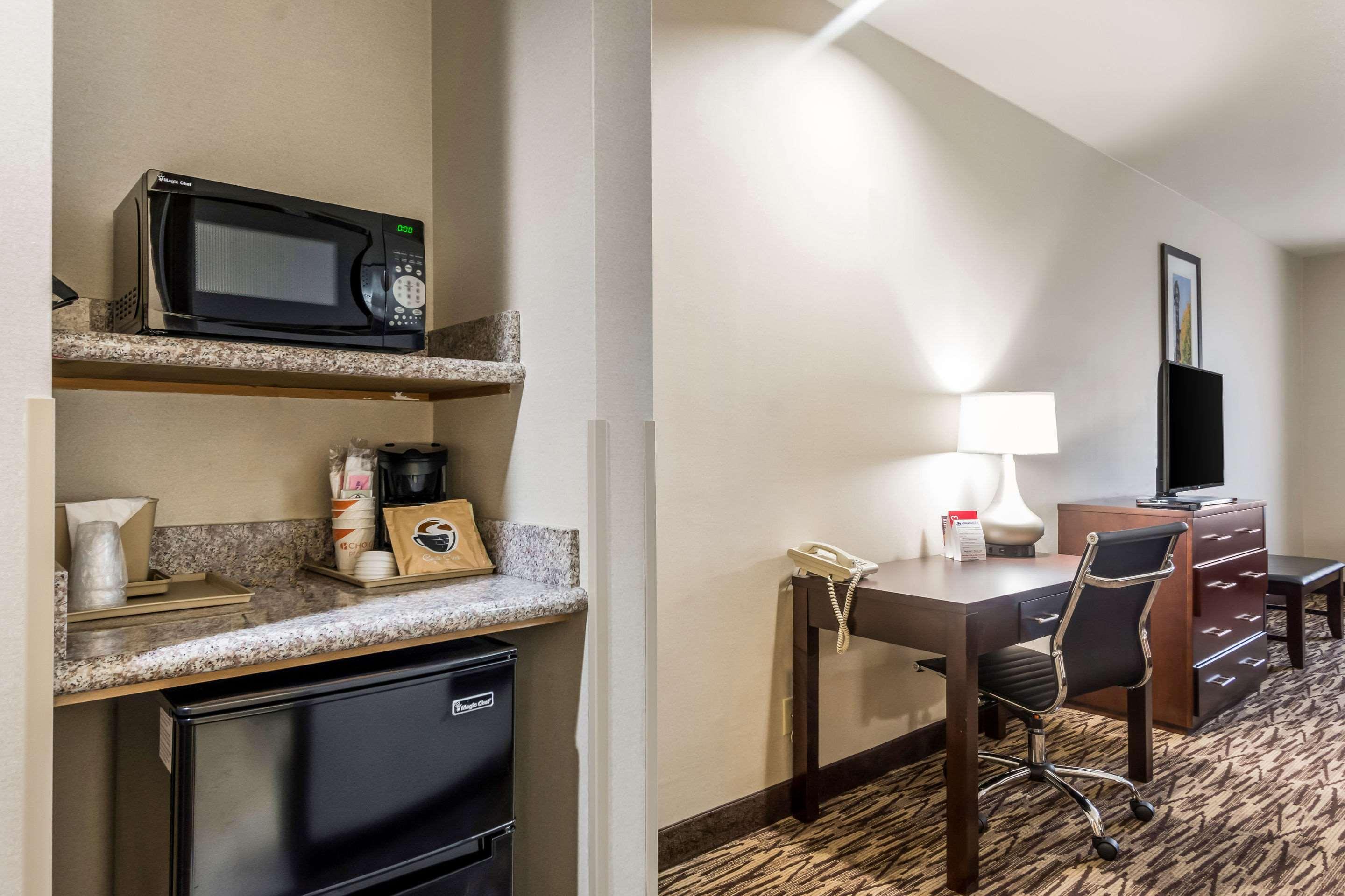 Comfort Suites Portland Airport Екстериор снимка